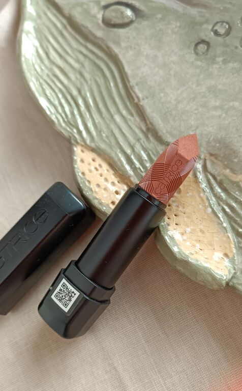 Помада для губ Catrice Scandalous Matte Lipstick