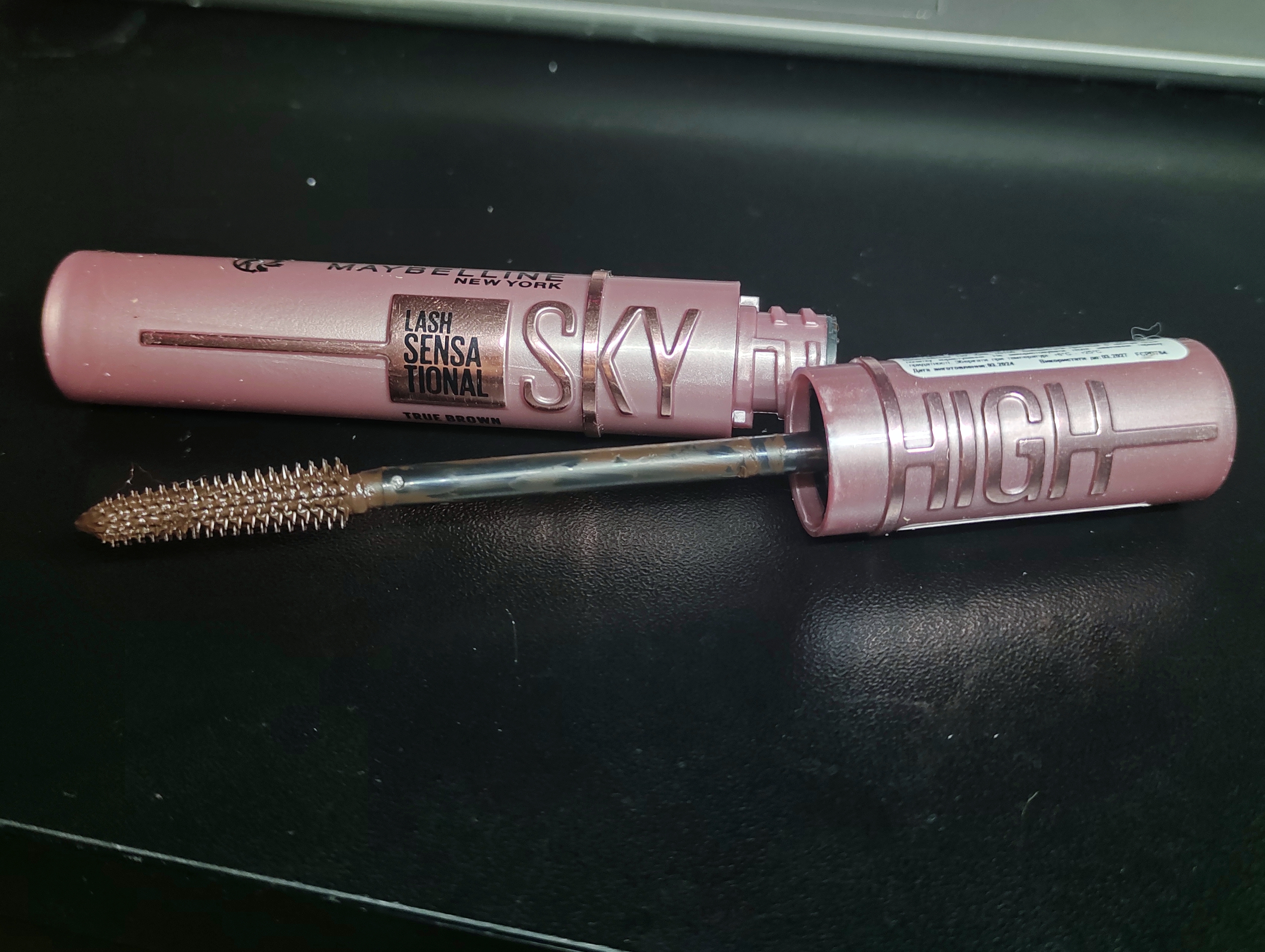 Maybelline Sky High в коричневому кольорі