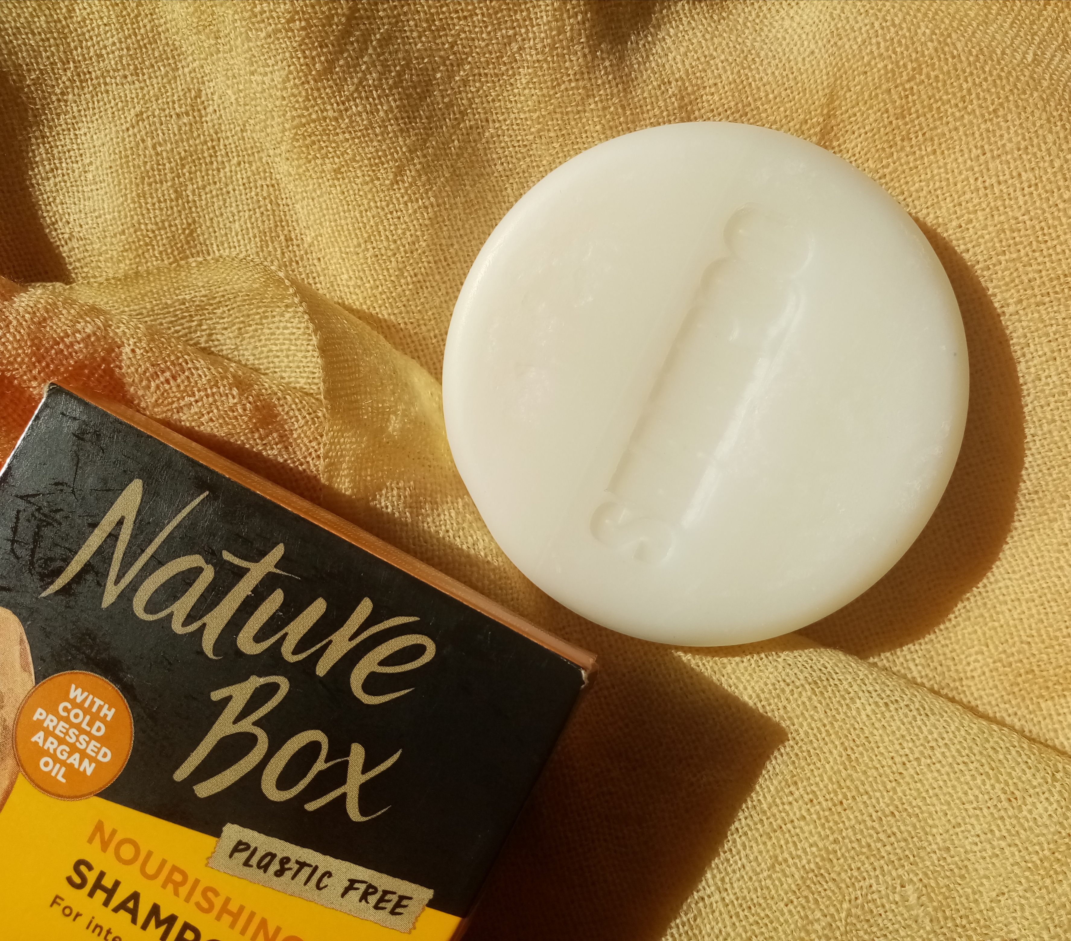 Твердий шампунь від Nature box