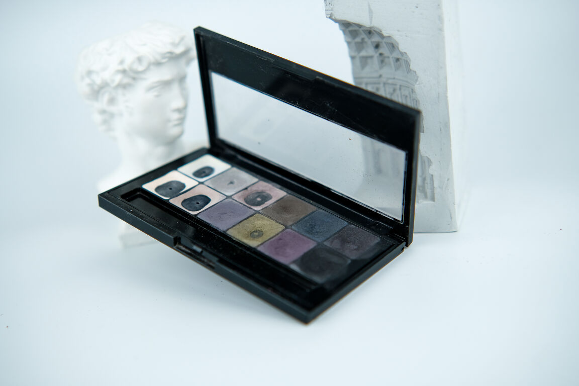 Очі б мої її не бачили, але викинути шкода: Maybelline The Rock Nudes Eye Shadow Palette