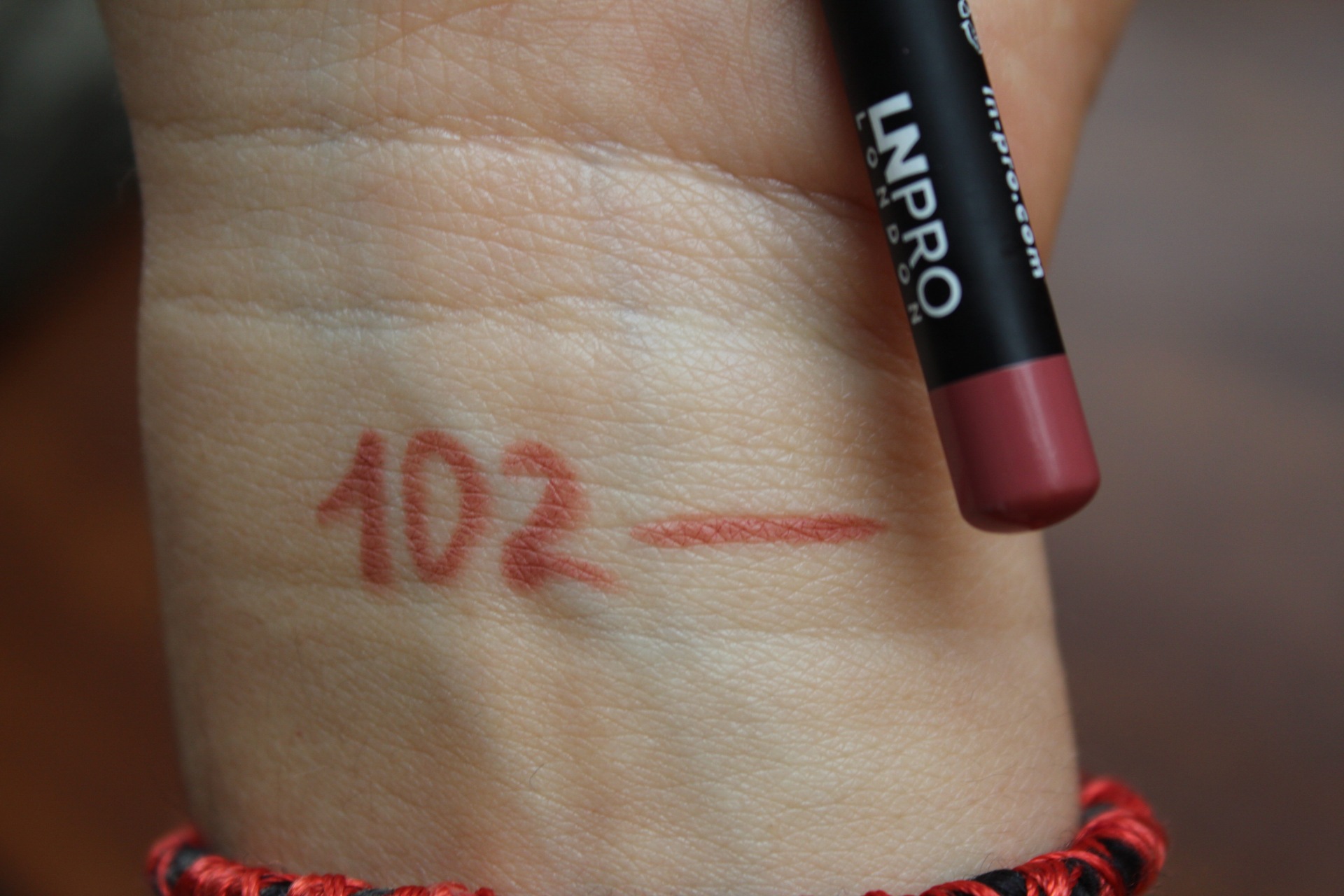 102 відтінок LN Pro Contour Lip Liner Олівець для губ