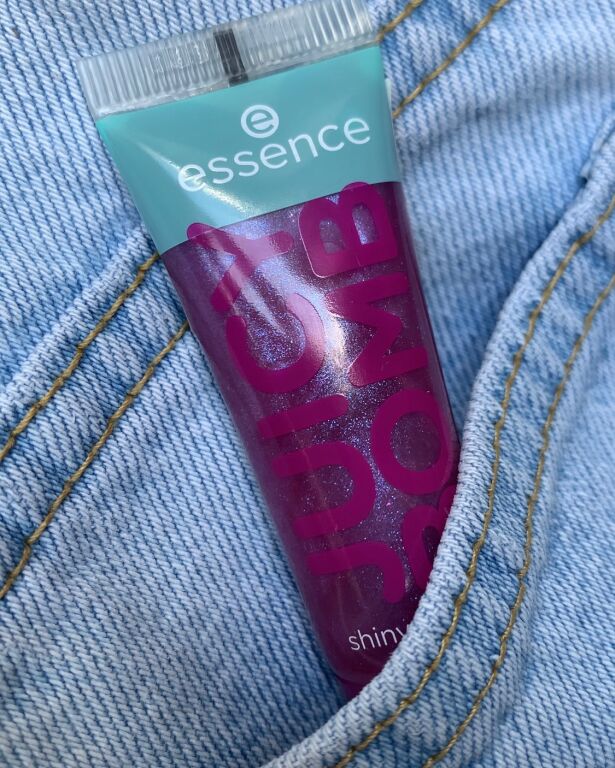 Блиск для губ  Essence JUICY BOMB lipgloss [блиск за 30грн?]