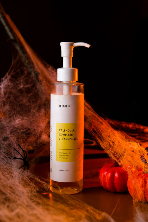 #notscarywithmakeupclub Здатна змити навіть гріхи : IUNIK Calendula Complete Cleansing Oil