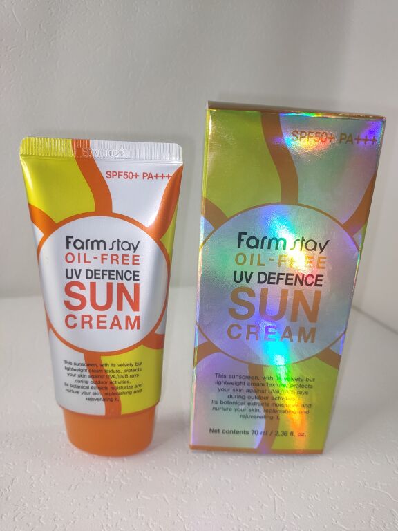 Сонцезахисний знежирений крем SPF 50+ Farmstay Oil-Free Uv Defence Sun