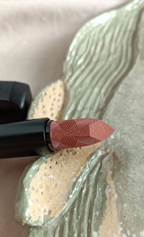 Помада для губ Catrice Scandalous Matte Lipstick