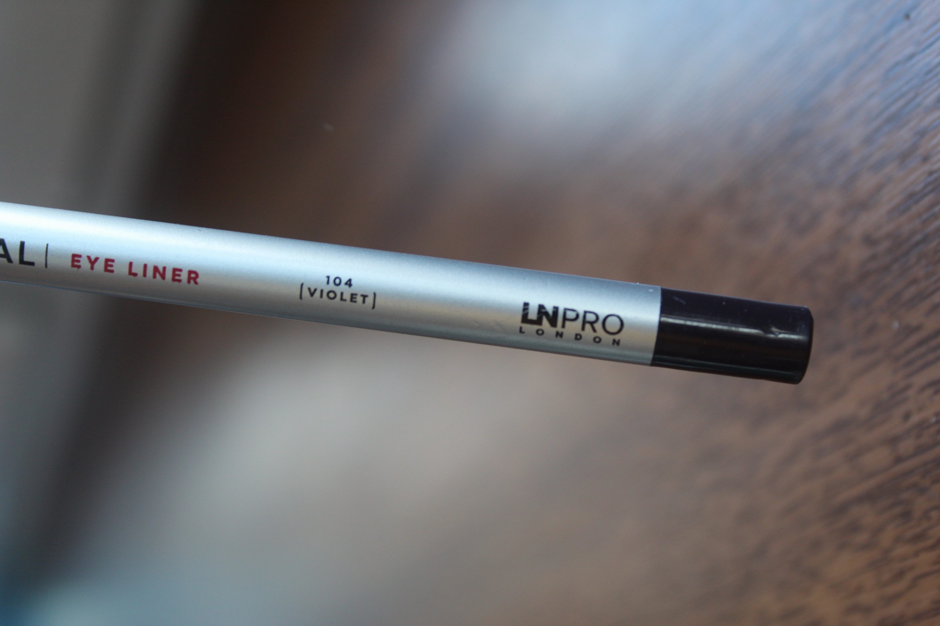 104 відтінок LN Pro Kajal Eye Liner