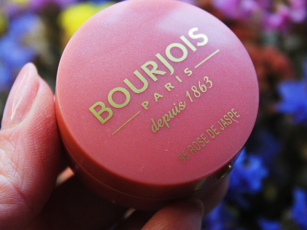 Щось модно, щось вийшло з моди, а щось вічне...І це все про рум'яна Bourjois