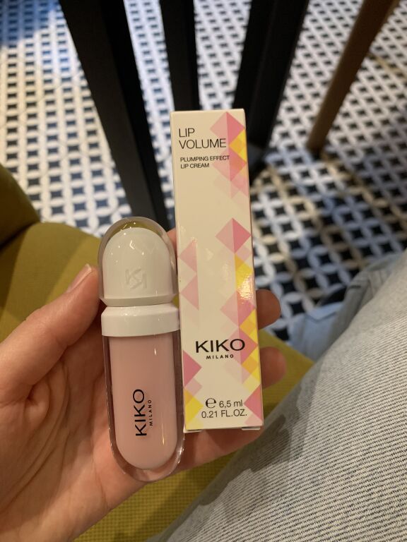 KIKO LIP VOLUME: ВІДТІНОК 01 [БЛИСК ДЛЯ ГУБ З ЕФЕКТОМ ЗБІЛЬШЕННЯ ОБʼЄМУ]