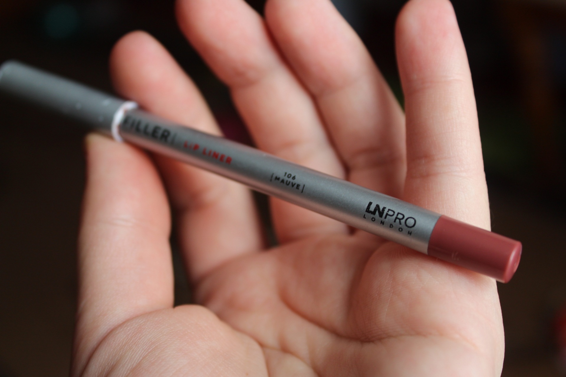 Допис п�орівняння LN Pro Filler Lip Liner та Eveline Cosmetics Variete Gel Lip Pencil Waterproof