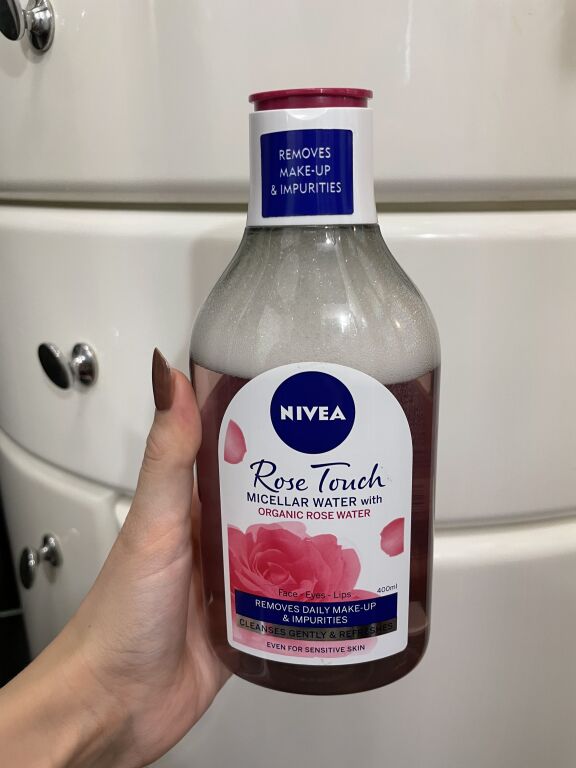 Міцелярна вода "Дотик троянди" NIVEA Rose Touch Micellar Water