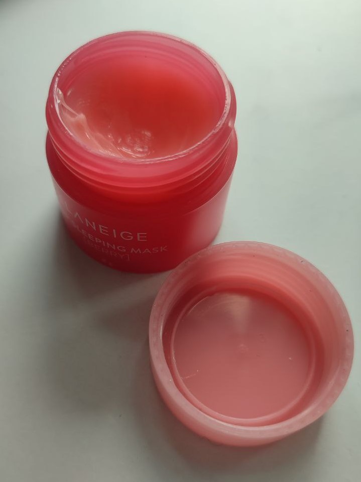 Приготуйтеся закохатися в маску для губ LANEIGE Sleeping Mask з неперевершеним ароматом ягід! 💖