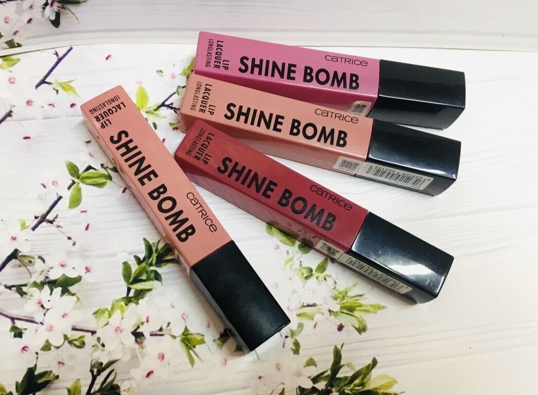 Помада Catrice Shine Bomb Lip Lacquer.