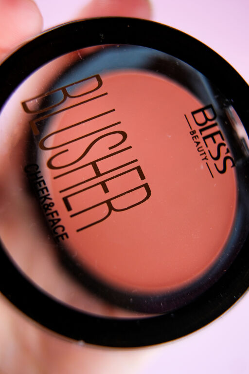 Вишенька на торті будь якого макіяжу : Bless Beauty Blusher