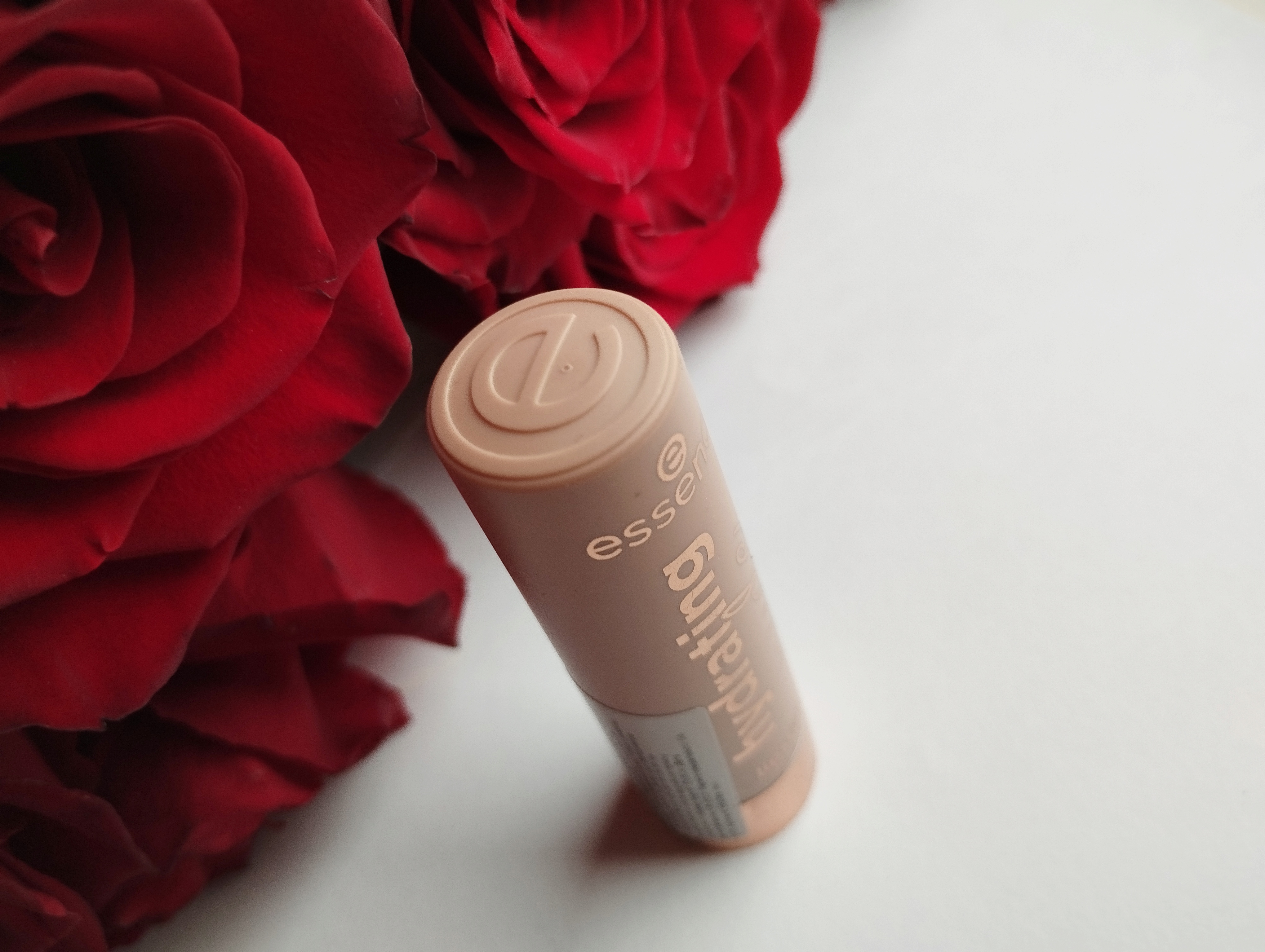 Essence Hydrating Nude Lipstick #301 Romantic