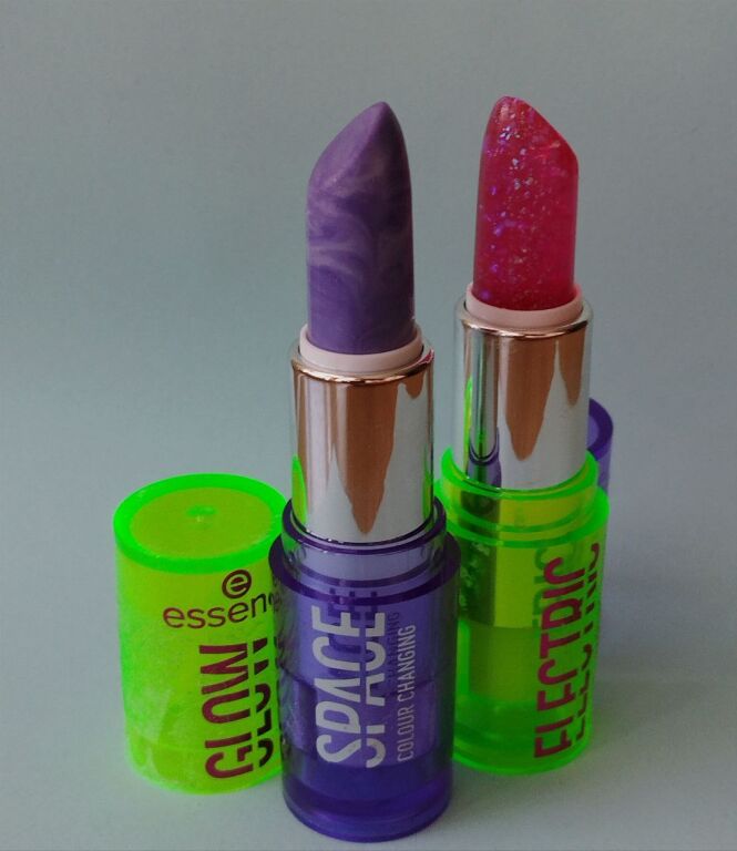 Essence Lipstick Electric Glow та Essence Space Glow: магія кольору на ваших губах!