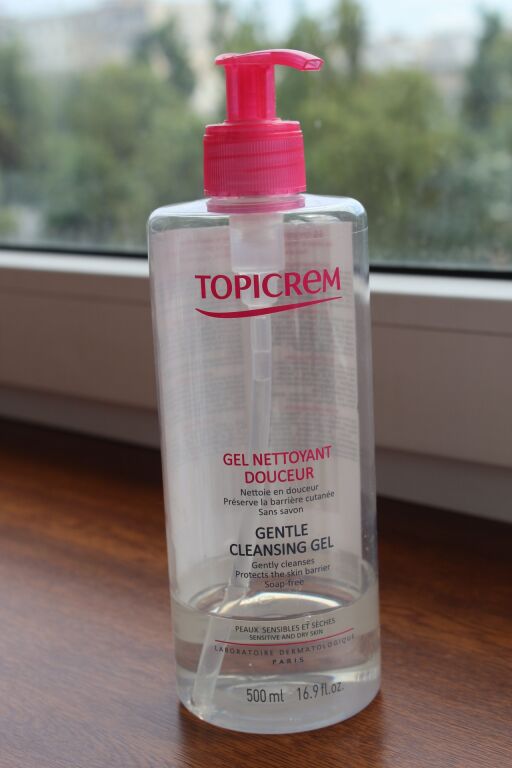 М'який очищувальний гель для чутливої та сухої шкіри Topicrem Gentle Cleansing Gel