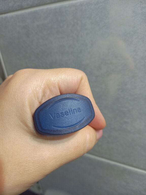 Бальзам для губ Vaseline lip therapy Сocoa butter