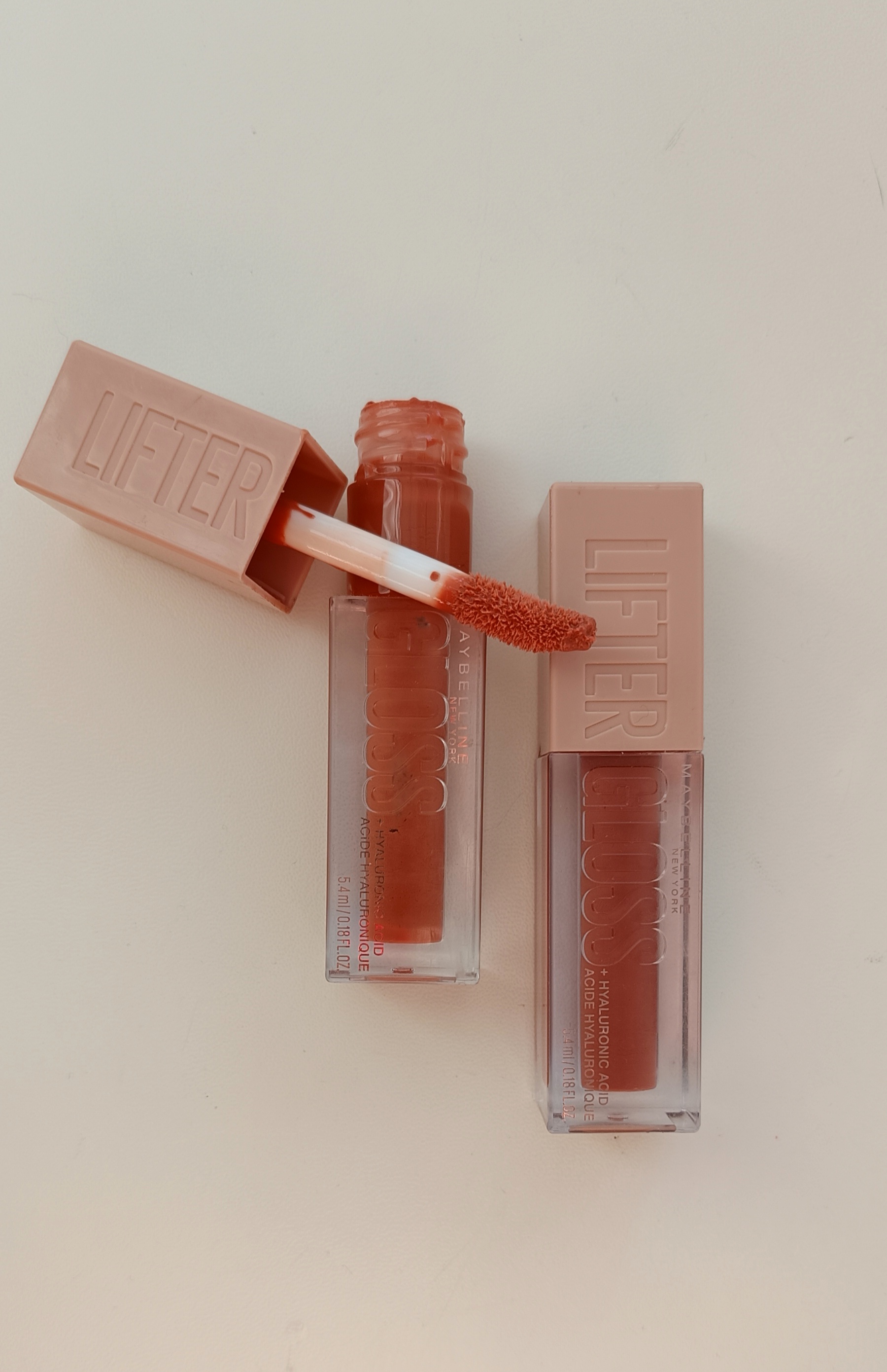 Блиск для губ Maybelline New York Lifter Gloss у відтінках 07 Amber та 08 Stone