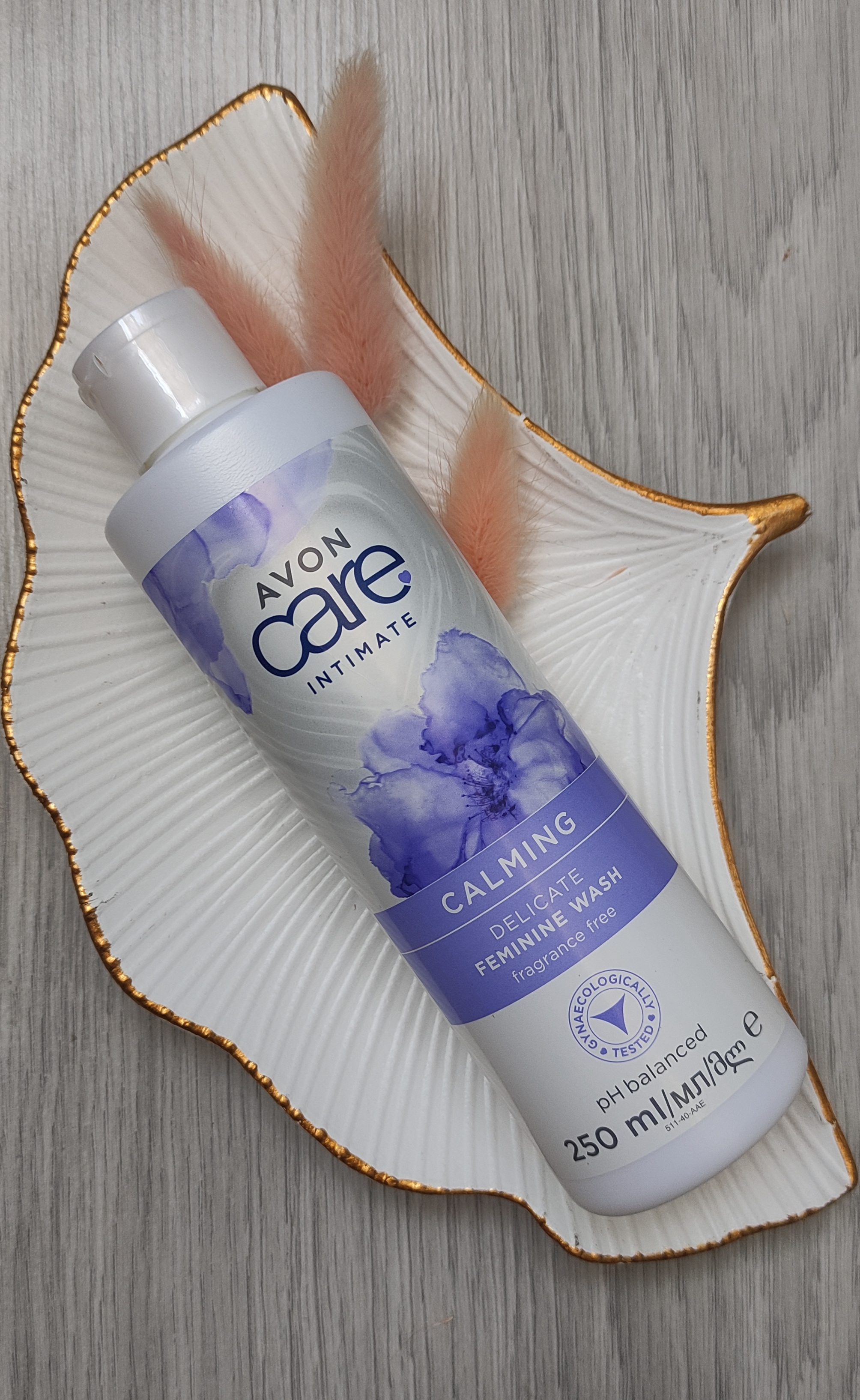 Засіб для інтимної гігієни заспокійливий Avon Care Intimate Calming Delicate Feminine Wash.