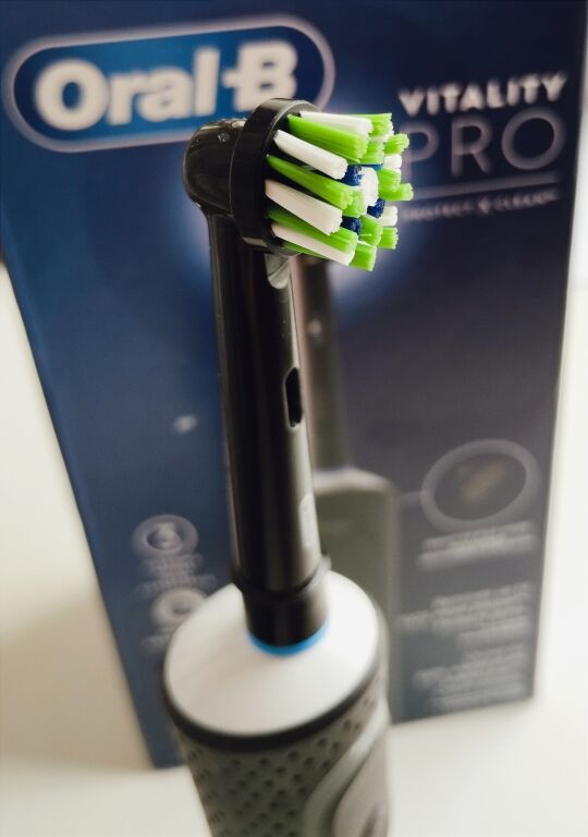 Електрична зубна щітка Oral-b Vitality Pro × Clean black