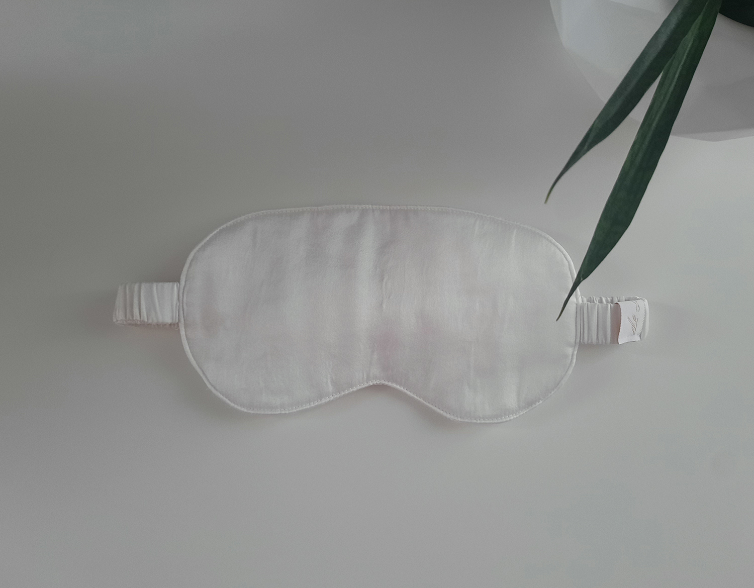 Неймовірна маска для сну із натурального шовку