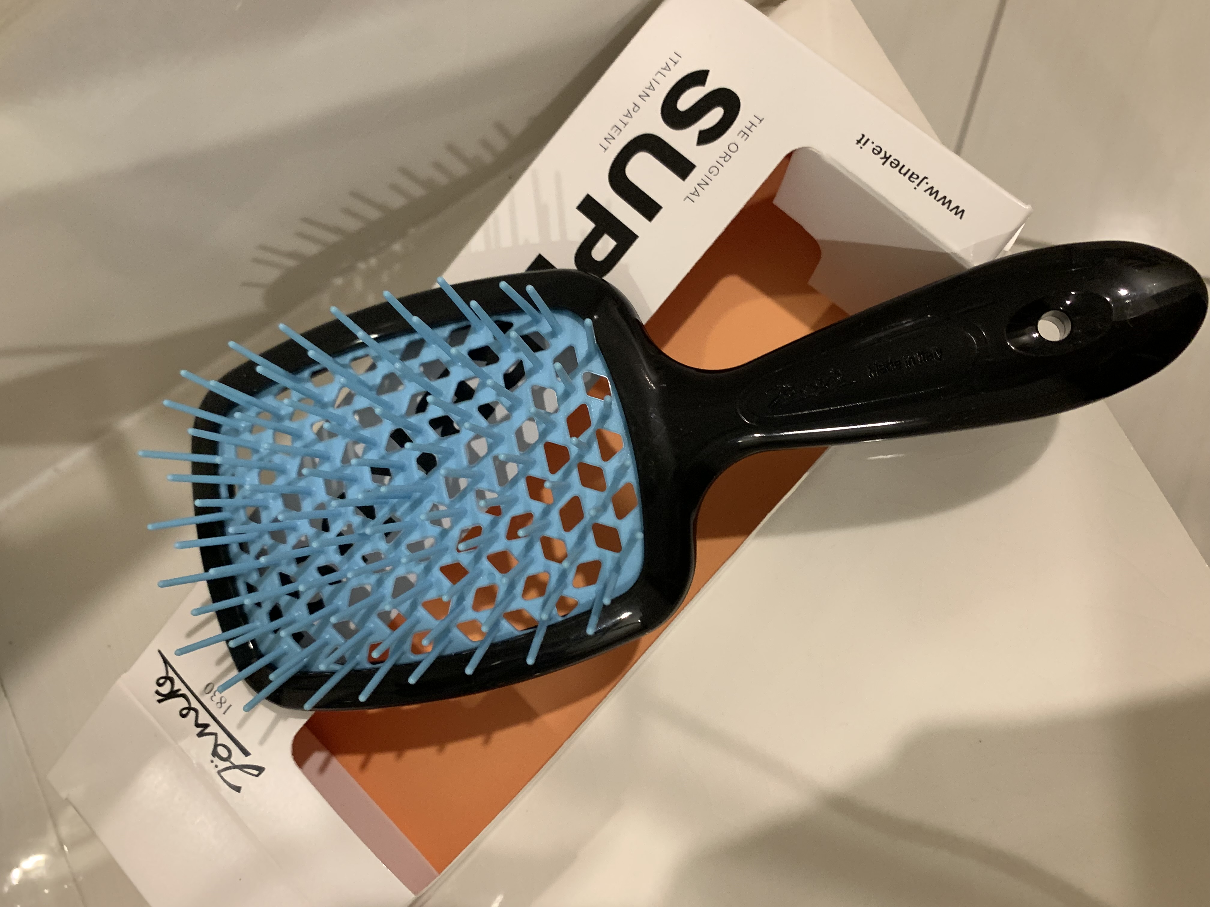 Janeke SUPERBRUSH: нова щітка для волосся від італійського бренду